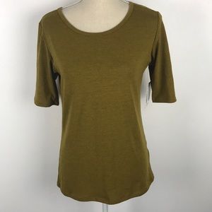 LulaRoe “Gigi” Top Size M